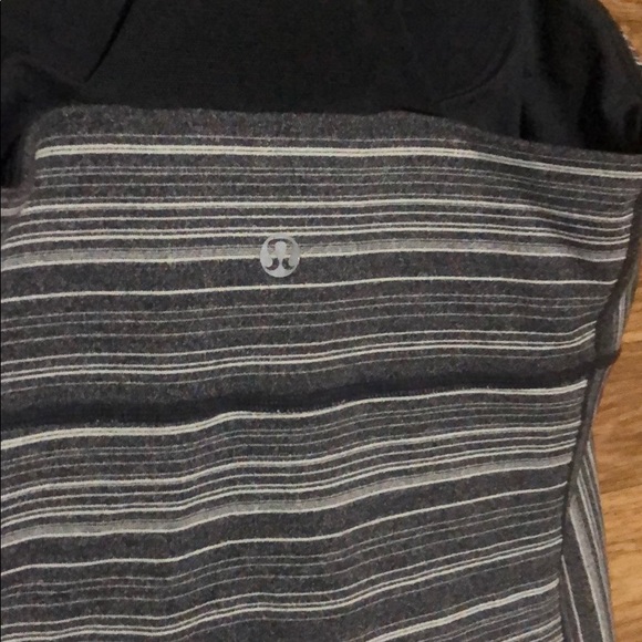 Lululemon Work Out Tank size 4 - Picture 4 of 5